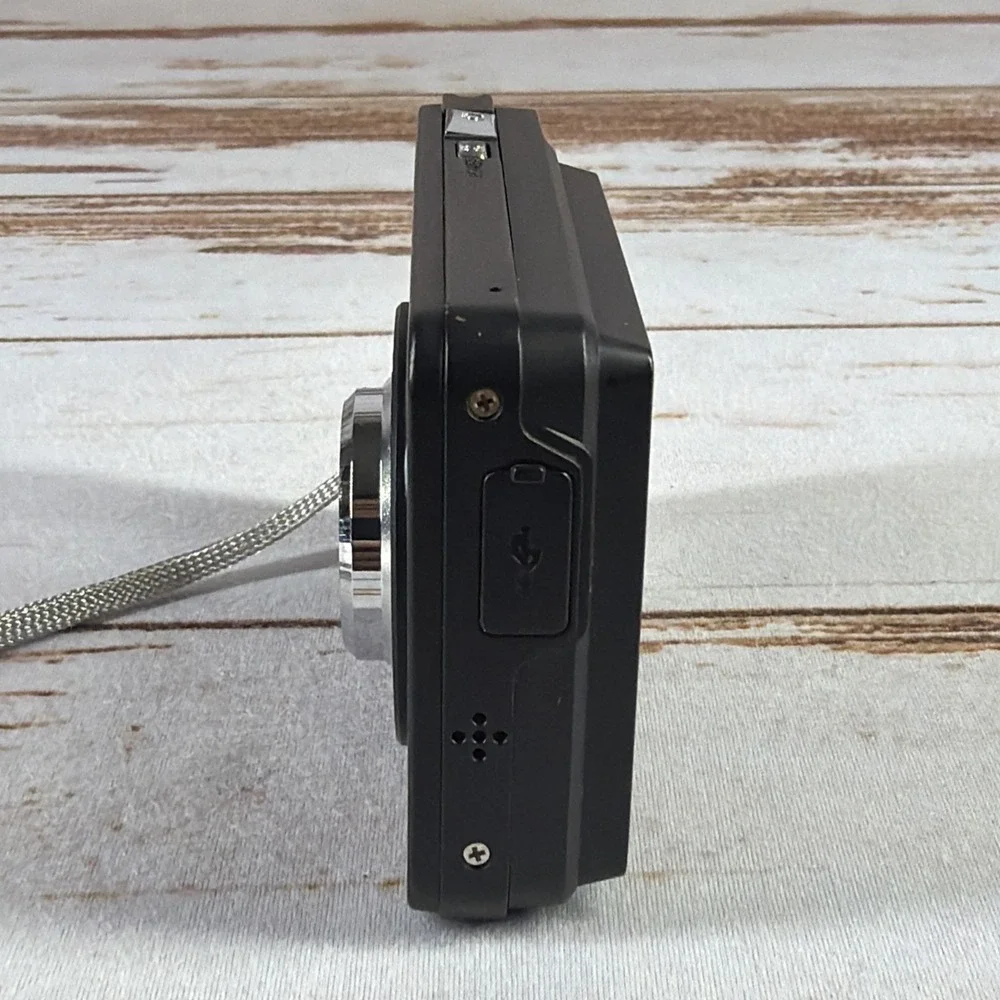 Qiilu Qiiluex1A6Gzfqk Digital Point & Shoot Camera w/ Battery Used